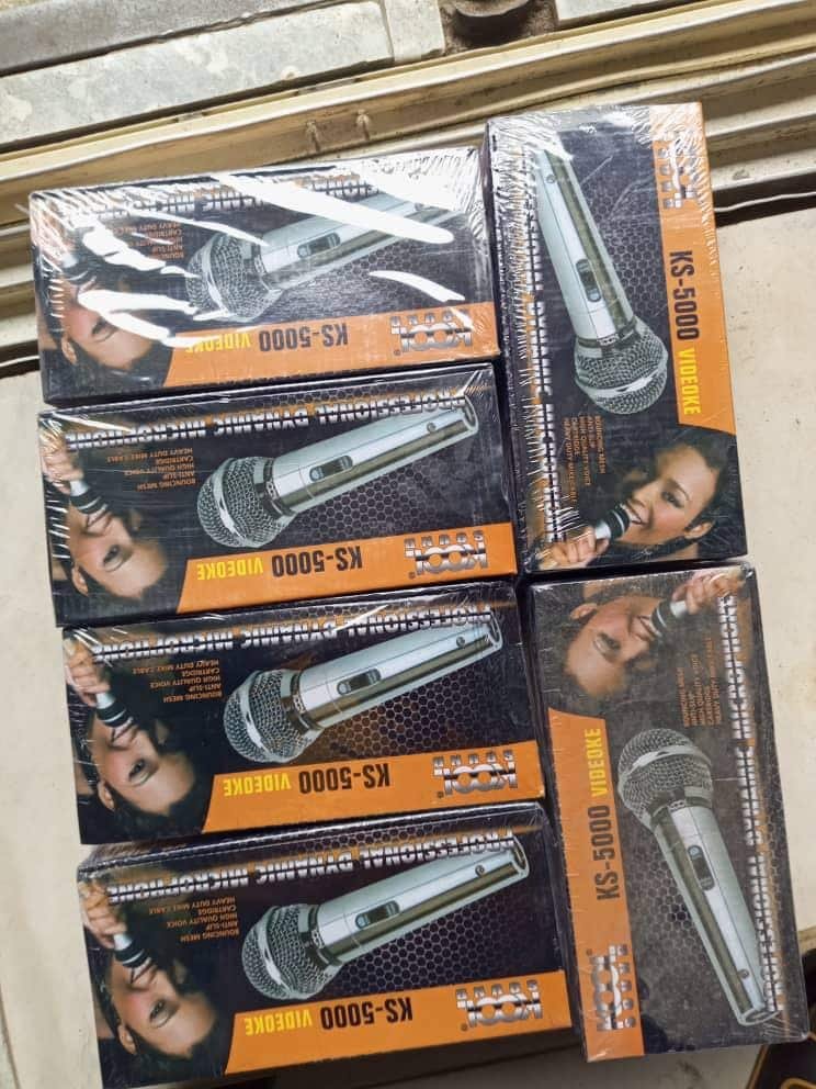 Black spider wired microphone
