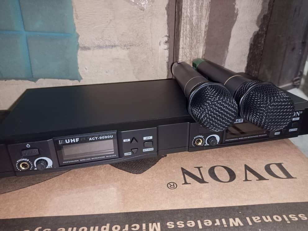 Dvon Professional Wireless Microphone