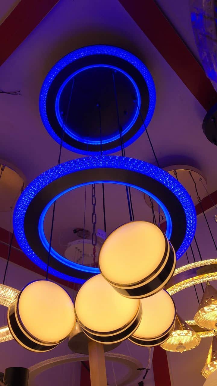 Dropping Chandelier Light